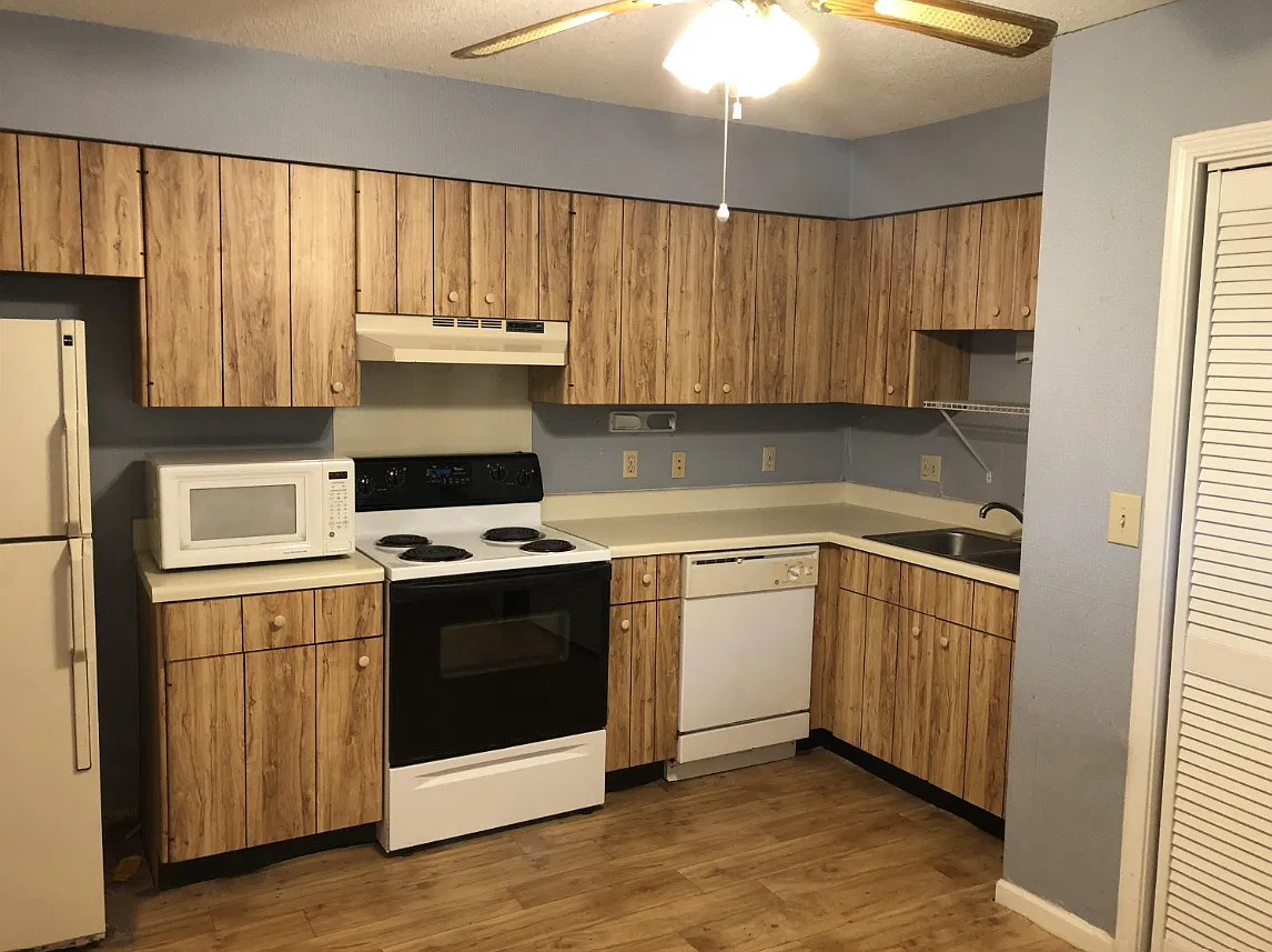 2 bed, $1,100 — Photo 2