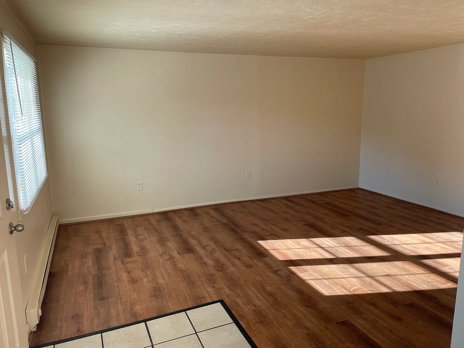 2 bed, 800 sqft, $1,050 — Photo 4