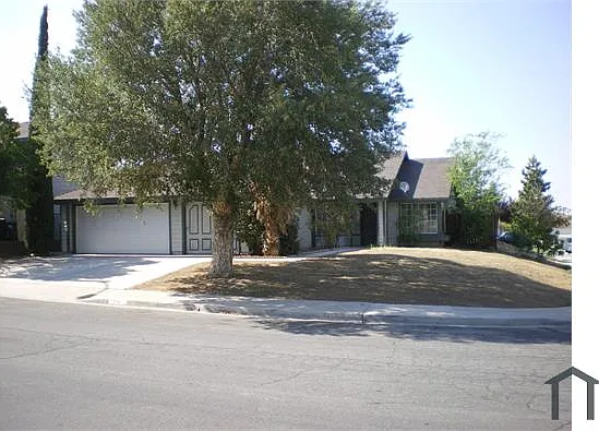 3 bed, $2,800 — Photo 1