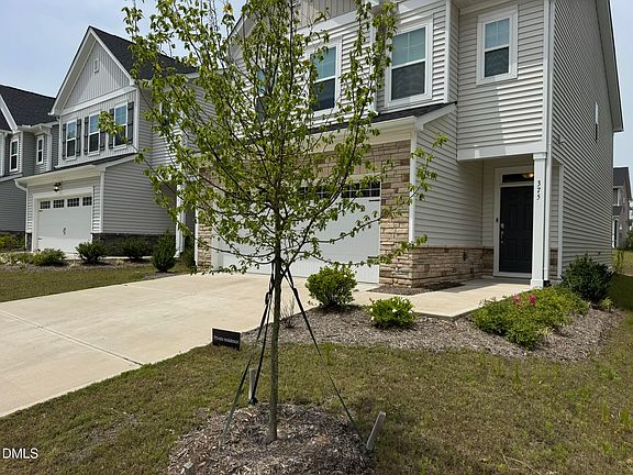 3rd image of 375 Garden Vine Trl