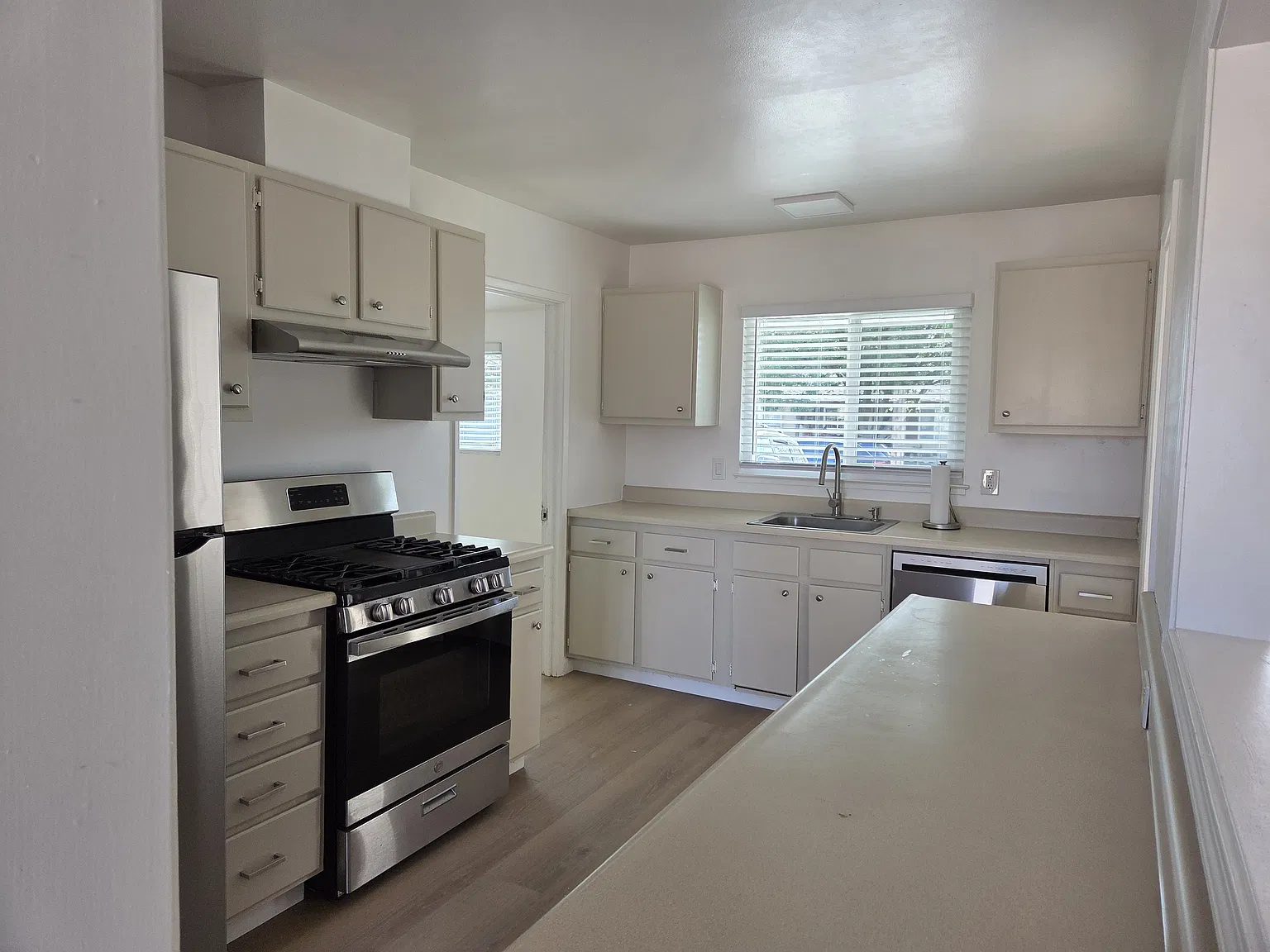 4 bed, 1211 sqft, $2,250 — Photo 4