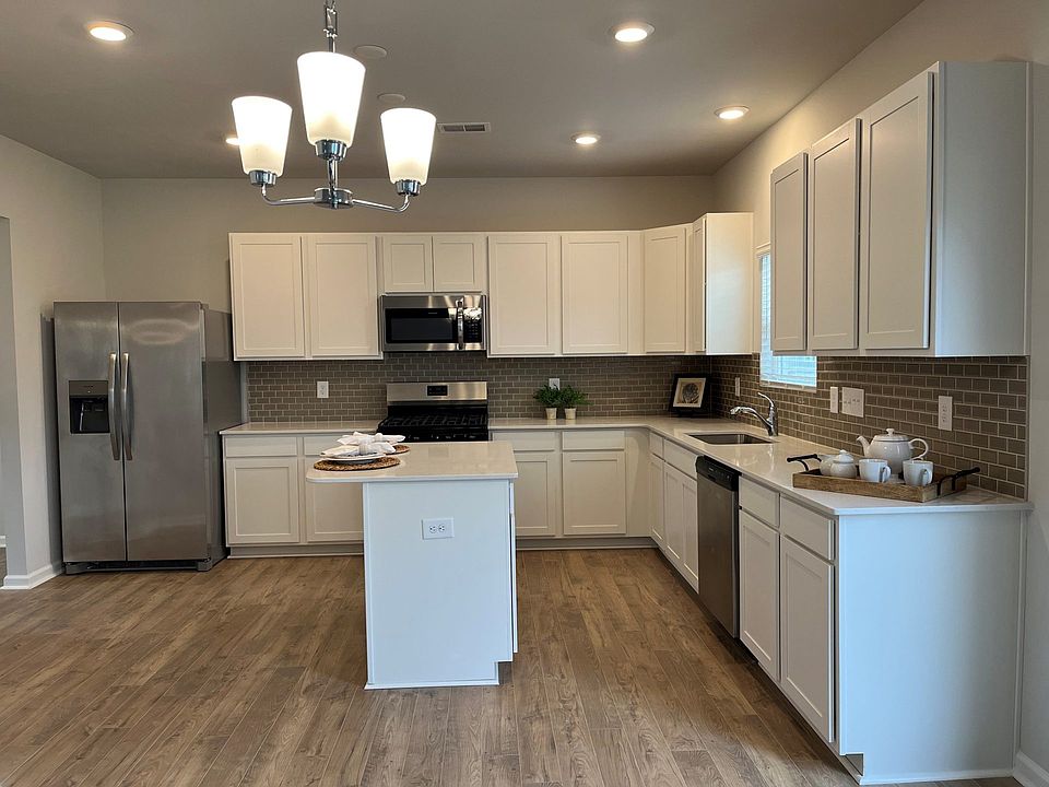 1st image of 4020 Starfire Ln