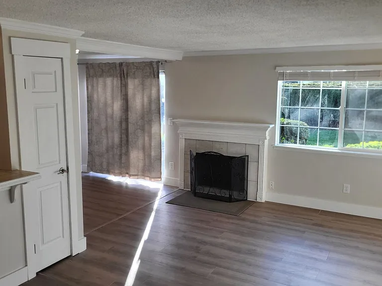newly updated 2 bed 1 bath apartment in North Auburn $1775 — Photo 23