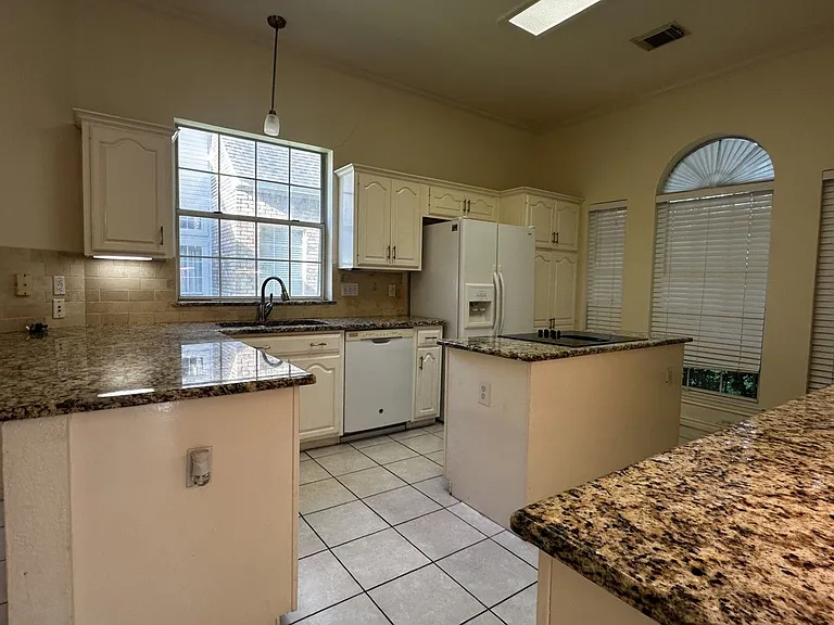 18532 Bay Pines Ln — Photo 6