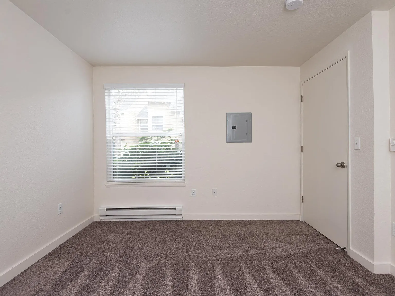 Courtside Apartments — Photo 3