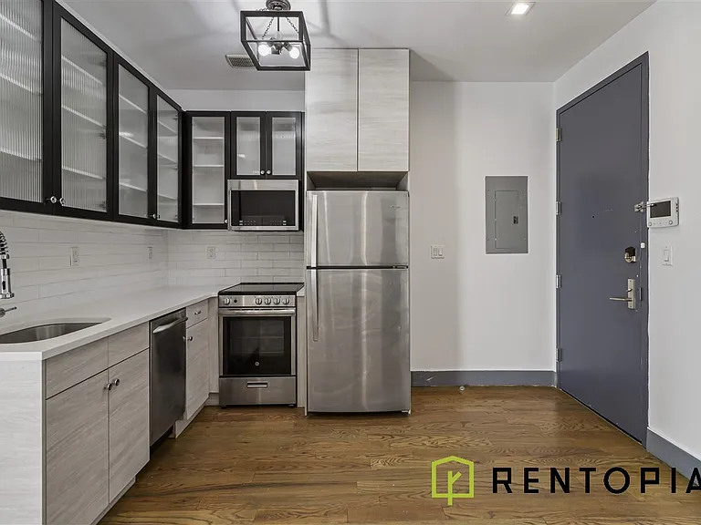 855 De Kalb Ave #401D — Photo 2