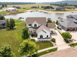 4303 Borden Harbor Pl SE, Mandan, ND 58554