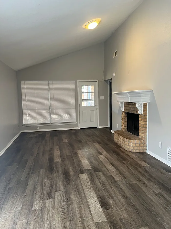 2 bed, 1.5 bath, 1008 sqft, $1,499 — Photo 3