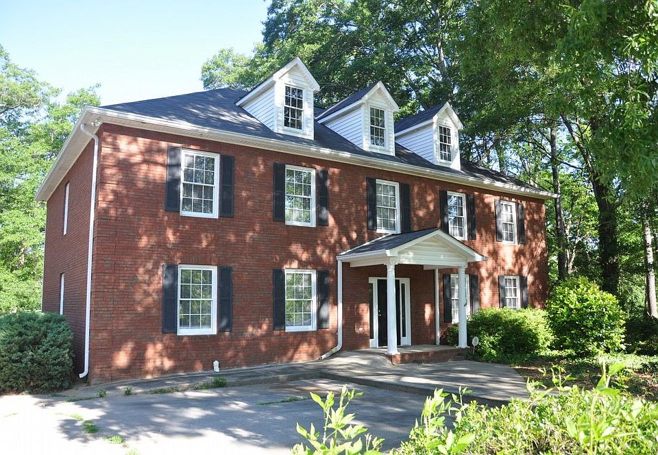 1st image of 275 Lee St