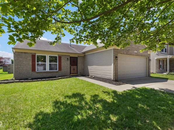 8447 Wanda Lake Dr, Camby, IN 46113