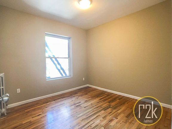 5th image of 3169 33rd St APT 9