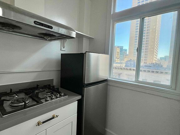 3rd image of 636 Bush St APT 603