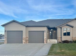 1638 14th St W, Dickinson, ND 58601