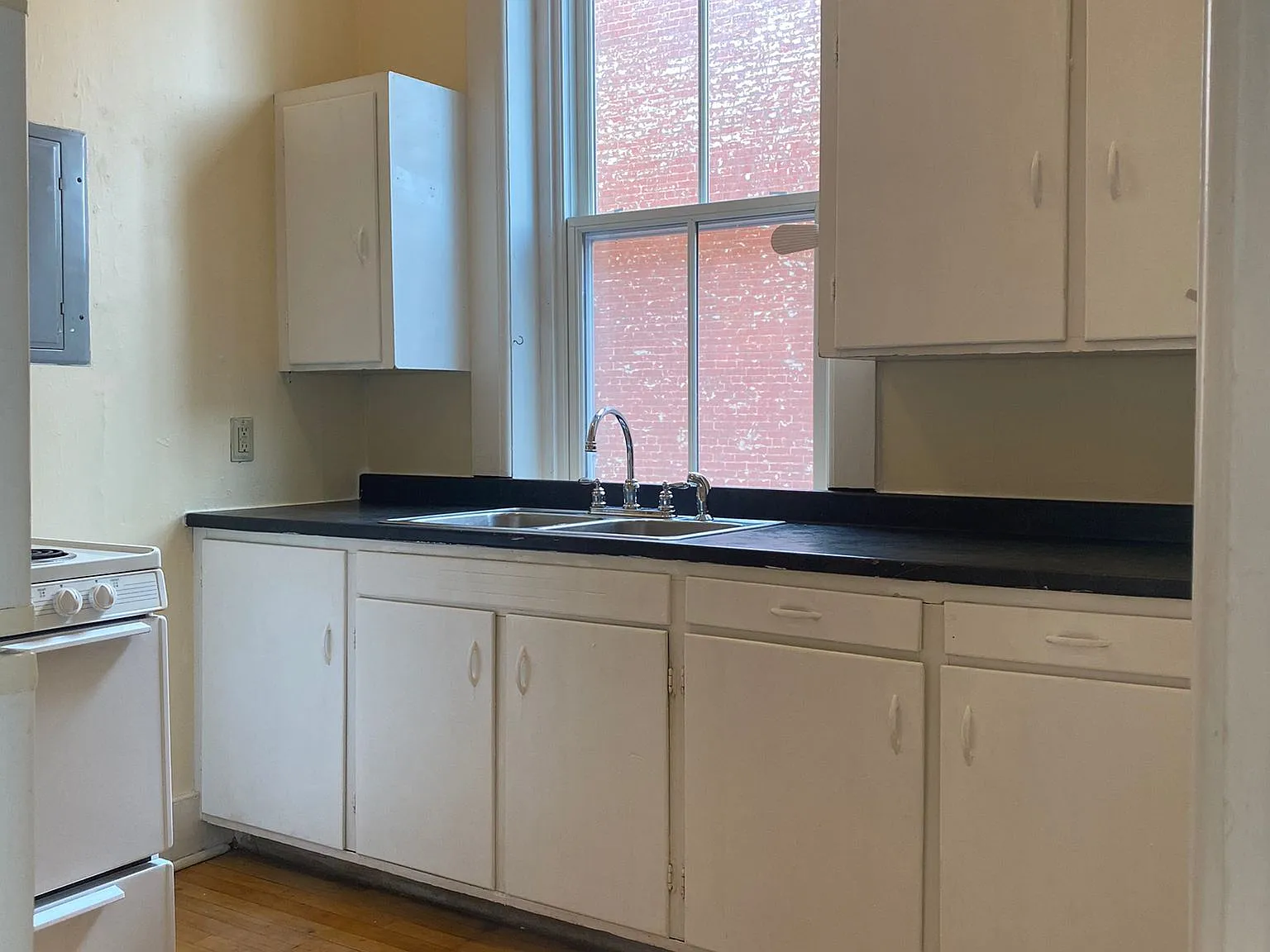 203 College Street — Photo 4