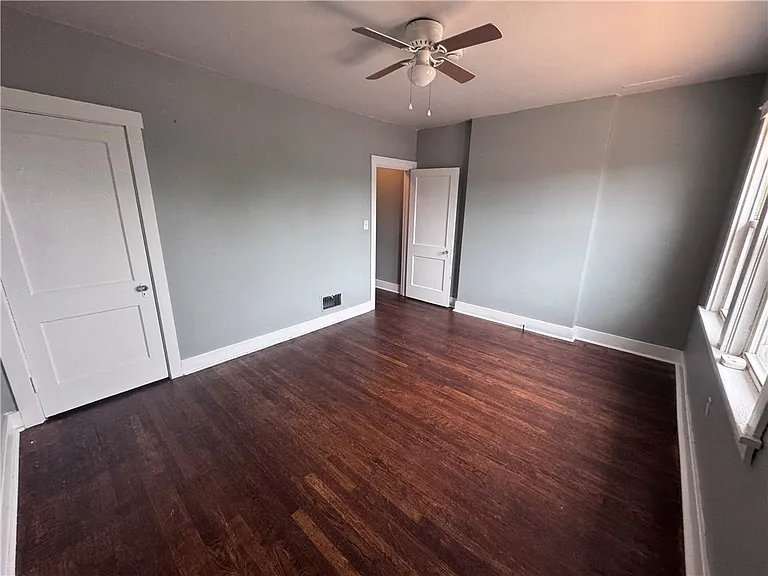 2733 Pyramid Ave — Photo 10