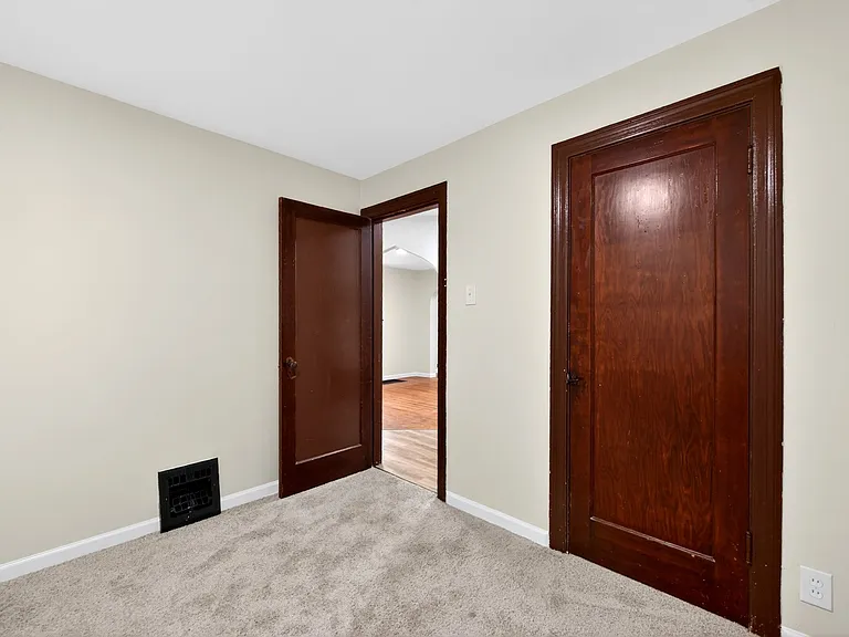 304 Bayless Ave — Photo 17
