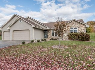 W172N10144 Woodbridge Ln, Germantown, WI