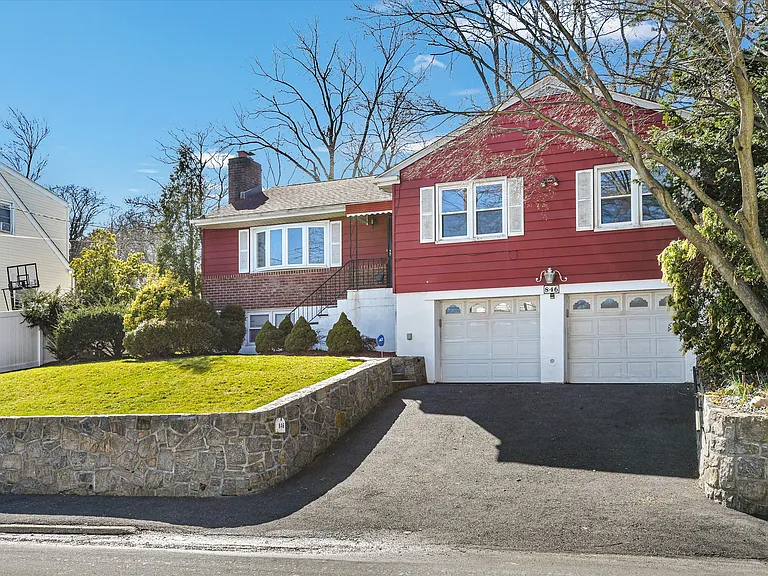 846 Hartsdale Rd — Photo 2