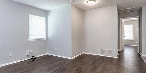 4th image of 5122 Humbert Ave
