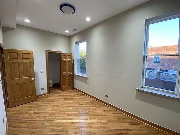 4th image of 1909 N Sheffield Ave #2