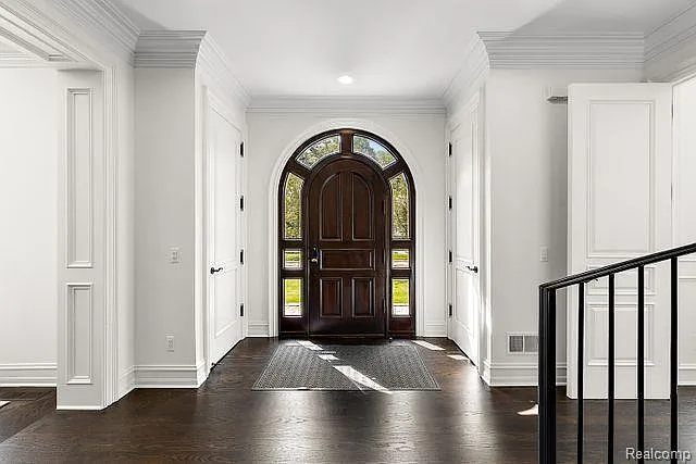 6 bed, 8.0 bath, 8212 sqft, $25,000 — Photo 4