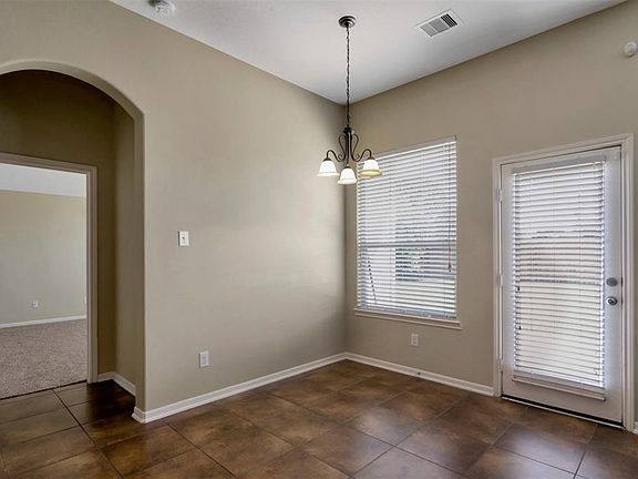 5th image of 956 Umbria Ln