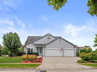 1135 Mallard Ct, Mukwonago, WI 53149