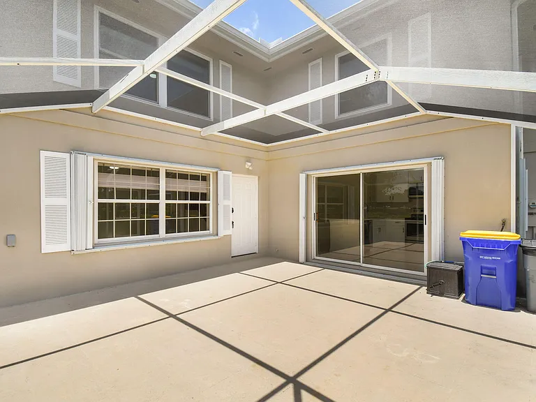 2442 SW Danbury Ln — Photo 8