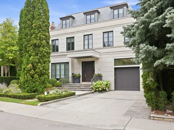 221 Dunvegan Rd, Toronto, ON M5P 2P3