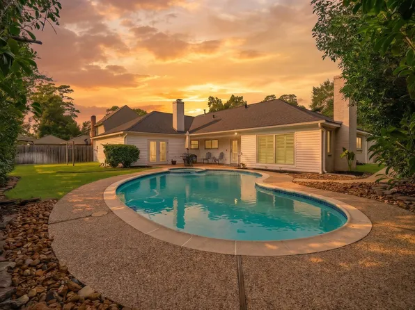 222 Laura Ln, Conroe, TX 77385