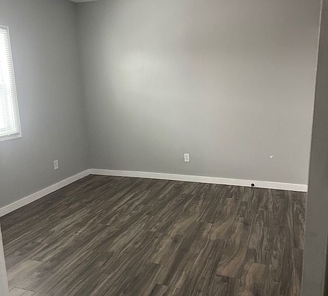4th image of 1438 E 45th St APT 3