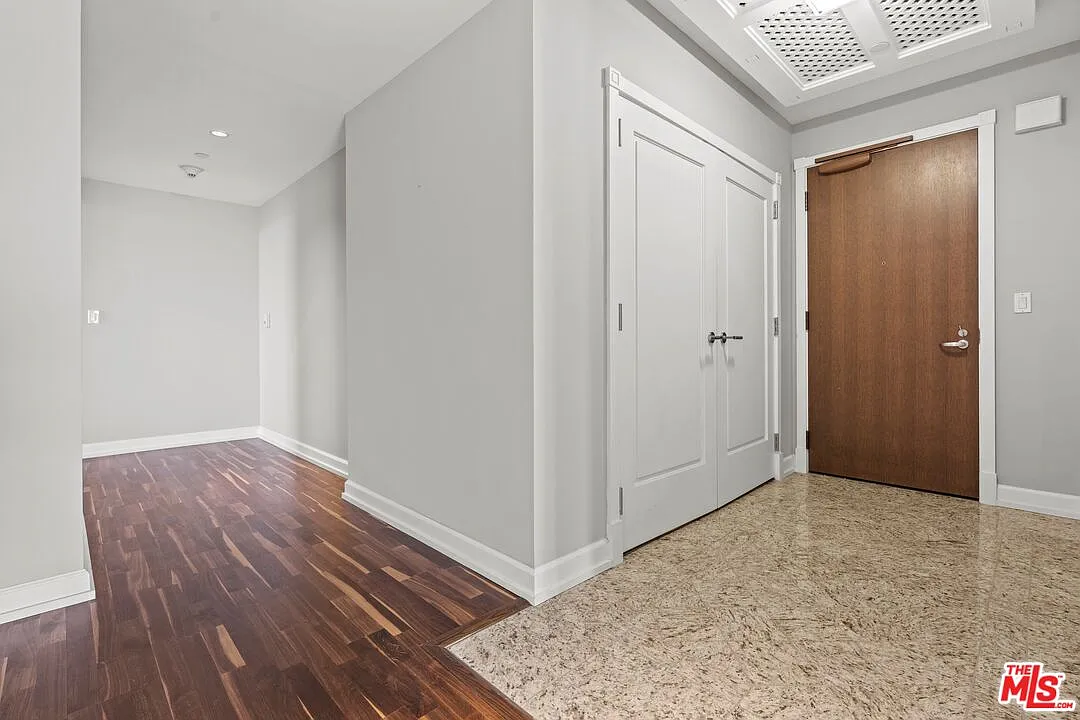 2 bed, 3.0 bath, 1870 sqft, $8,250 — Photo 4