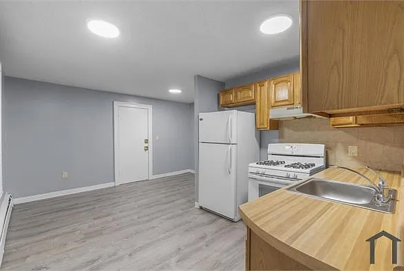 26 Lawrence St — Photo 2