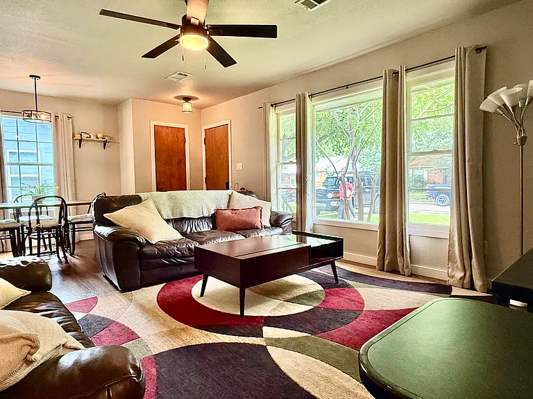 1009 Denton St — Photo 10