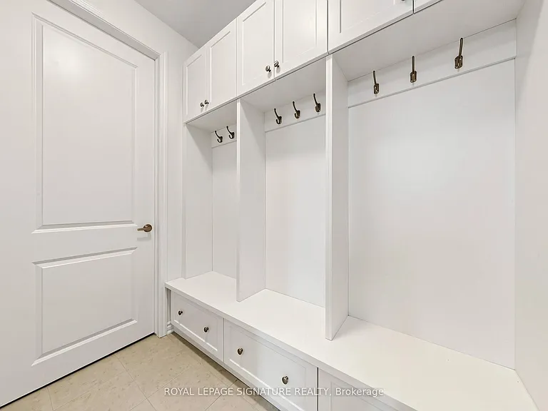 635 Newlove St — Photo 48