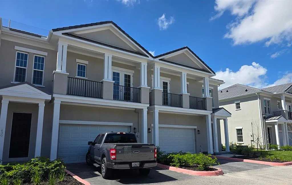 3 bed, 3.5 bath, 2397 sqft, $6,500 — Photo 2