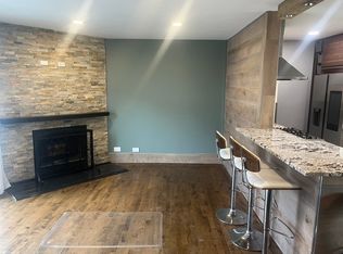 9015 Abbey Ln, Des Plaines, IL 60016