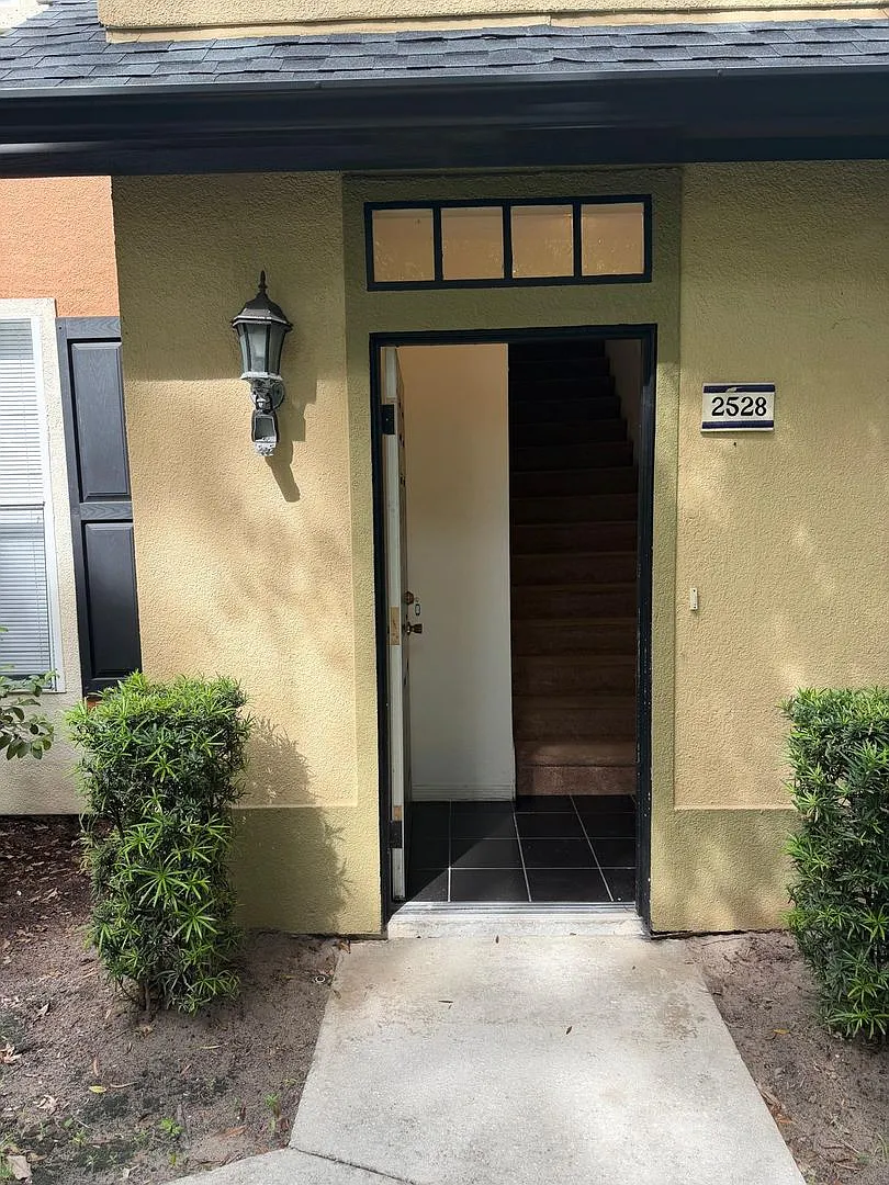 Beautiful 2-Bedroom, 2-Bathroom Condo with Loft in a Gated Community — Photo 3