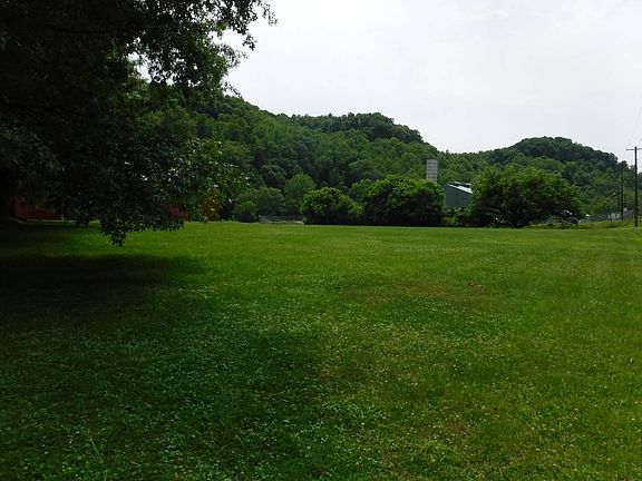 4th image of 3316 Wv Highway 5 E