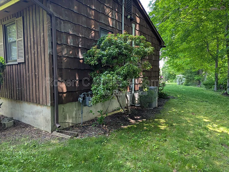 1040 Daniels Farm Rd — Photo 6