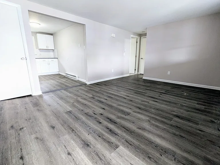 28 Wesley St — Photo 2