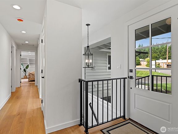 4th image of 16551 NE 27th Street