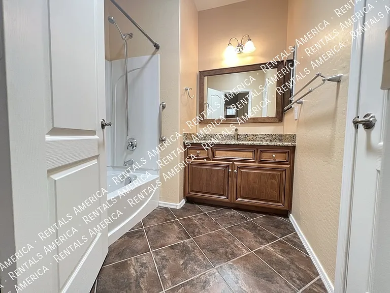 1536 E Fontana Dr — Photo 27