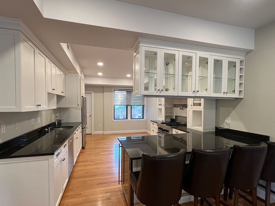 1st image of 2021A Commonwealth Ave #1
