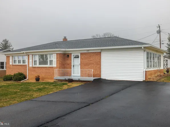 279 3rd St, Broadway, VA 22815