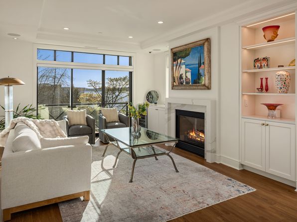 210 Market St APT 303
