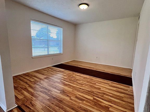 3rd image of 7522 Crisp Wood Ln