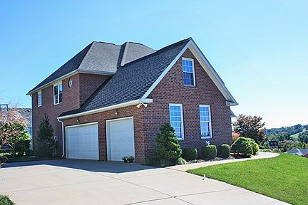 5th image of 150 Ronald Reagan Dr