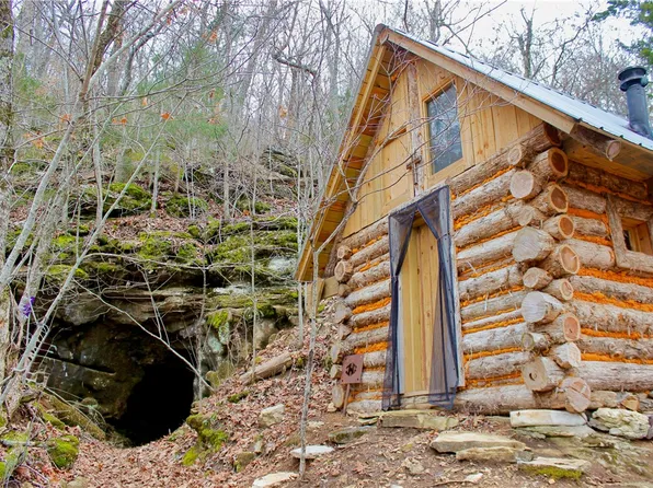 Dirt Rd, Yellville, AR 72687