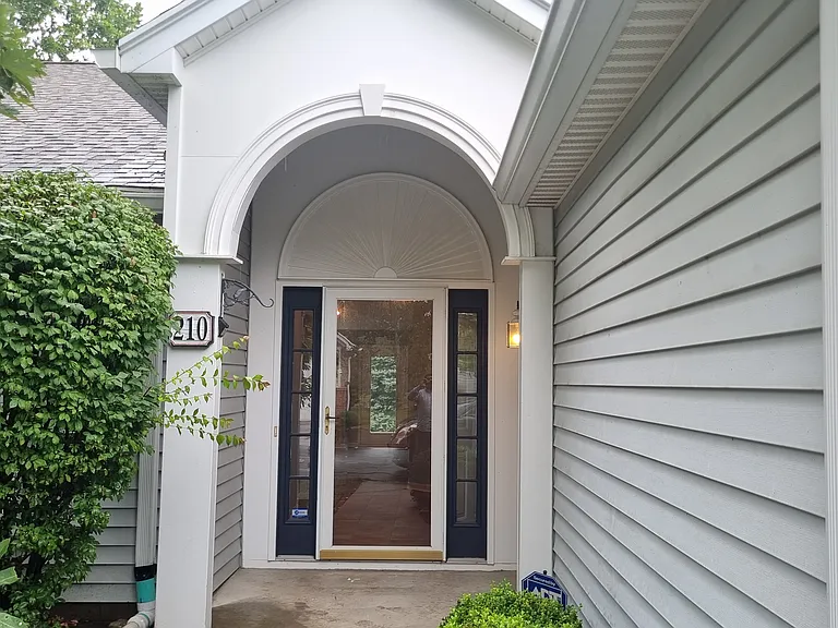 210 Elmwood Dr — Photo 14
